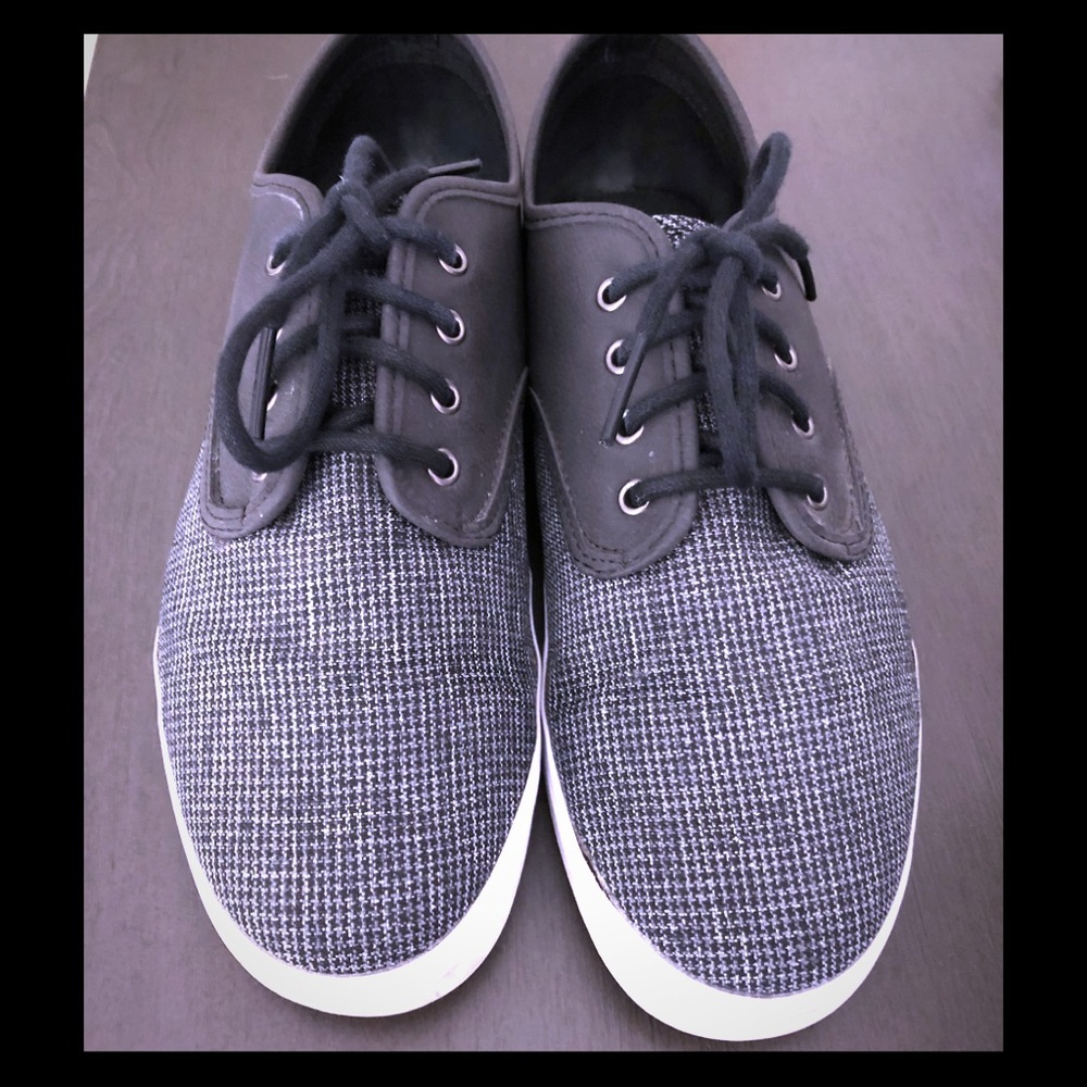 Lace-Up Men’s Vans